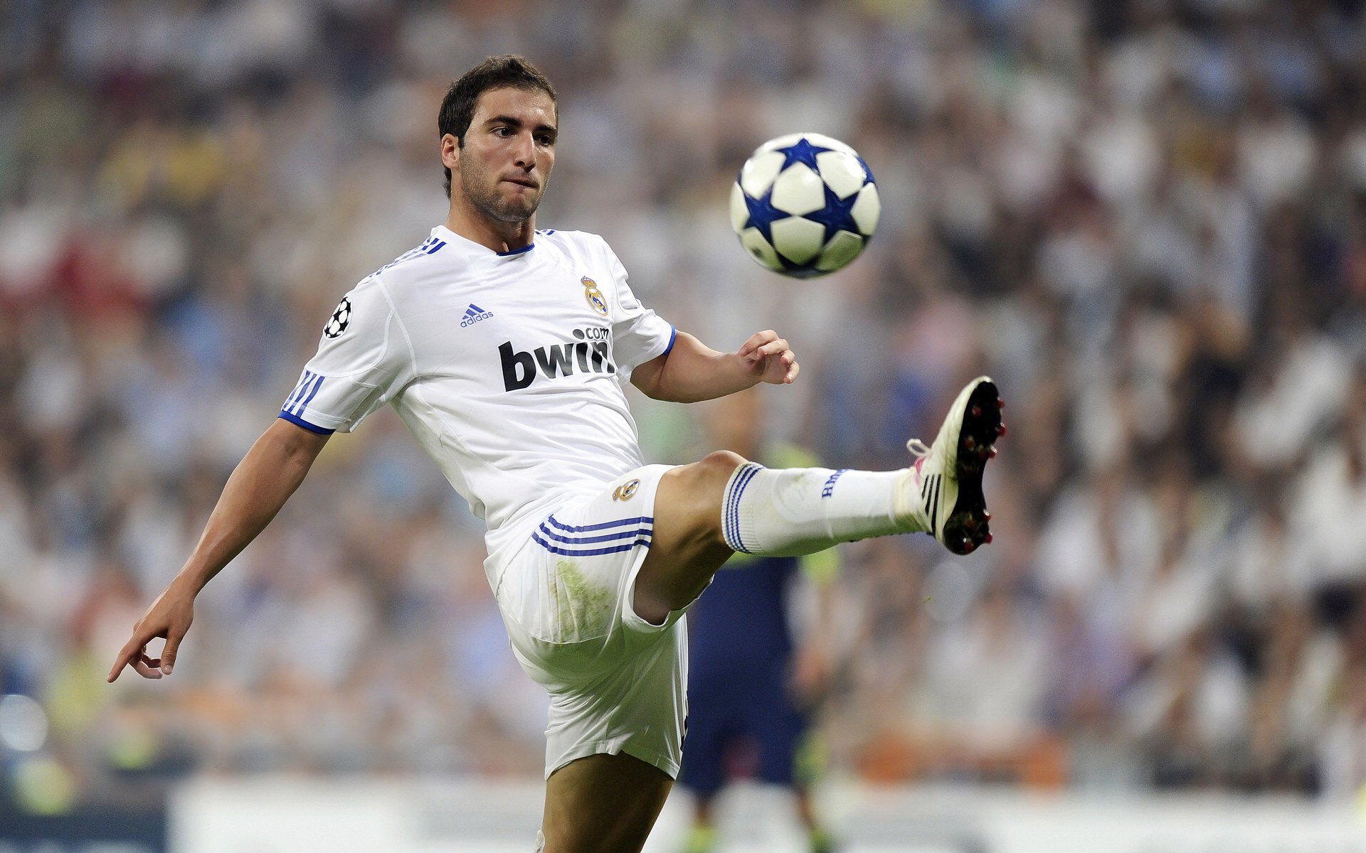 拉文一锤定音,英超争冠之夜提前落幕