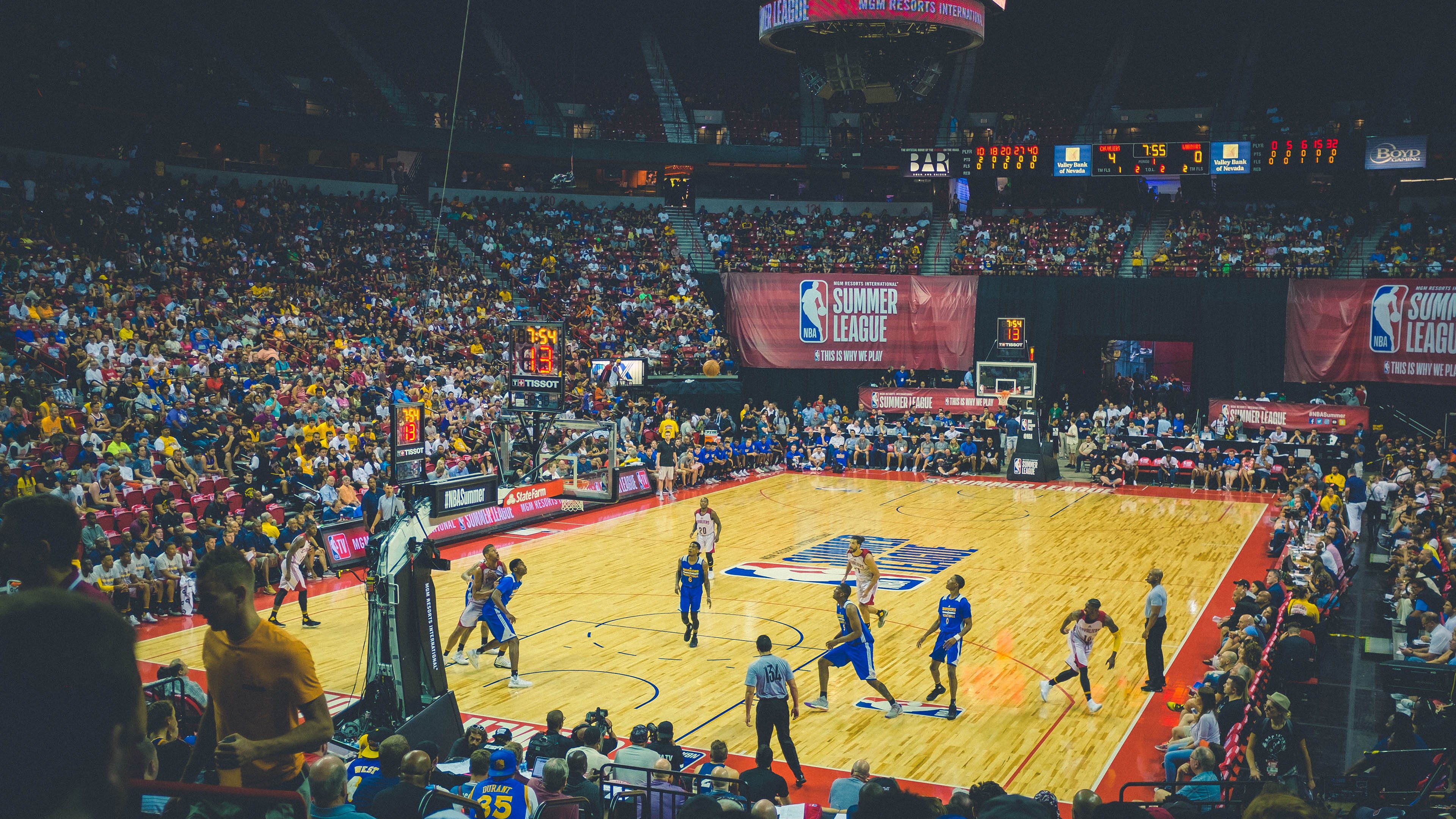 戈贝尔爆发,开拓者全面压制掘金,一场防守与团队的胜利