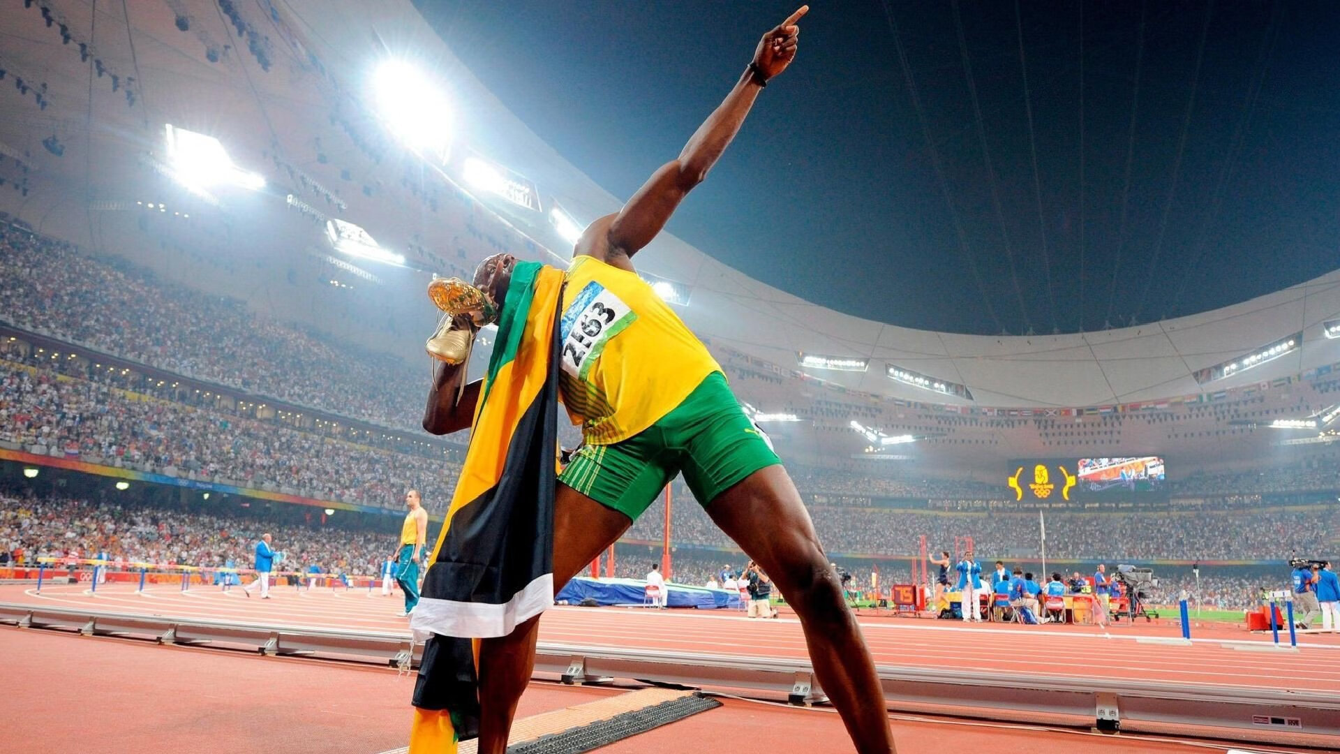 赛道上的独行侠，F1街道赛焦点战，维斯塔潘的独行完胜