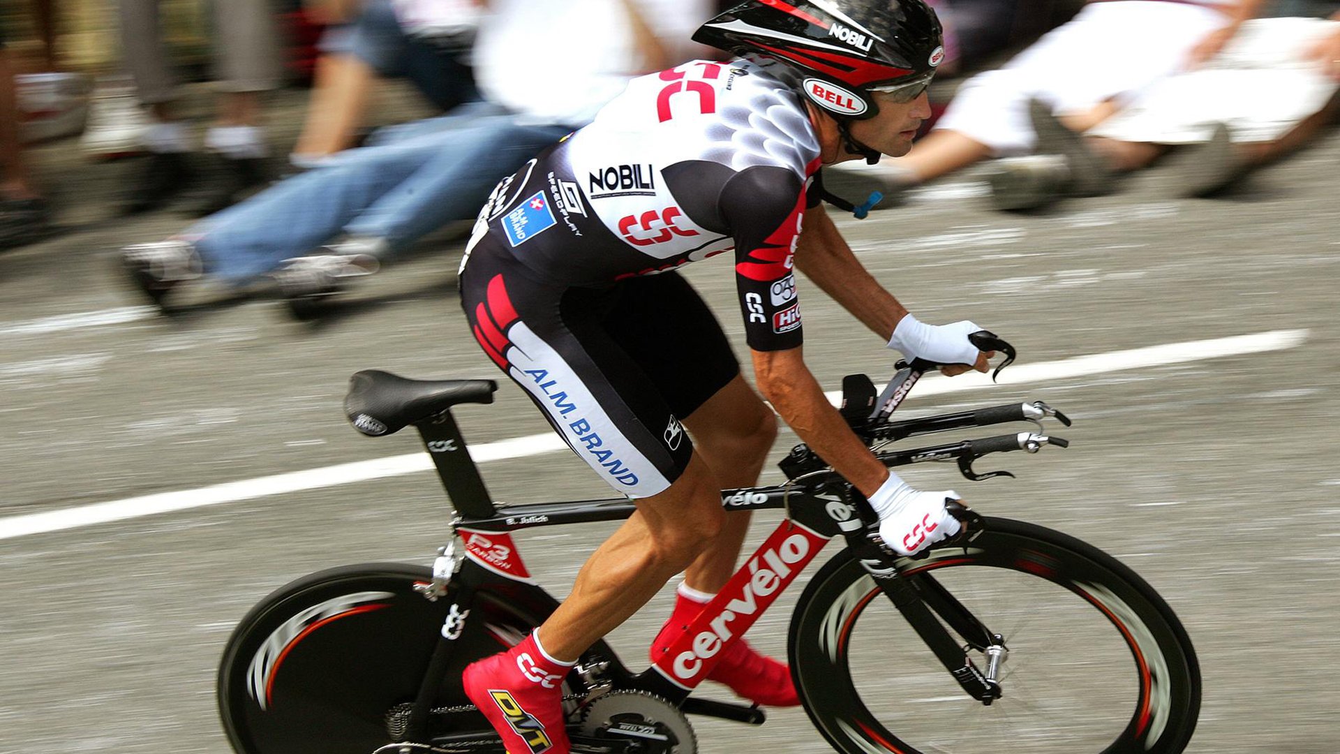 跨界狂想，当皮克在F1巴林揭幕战接管比赛，伊拉克血拼里昂的隐喻